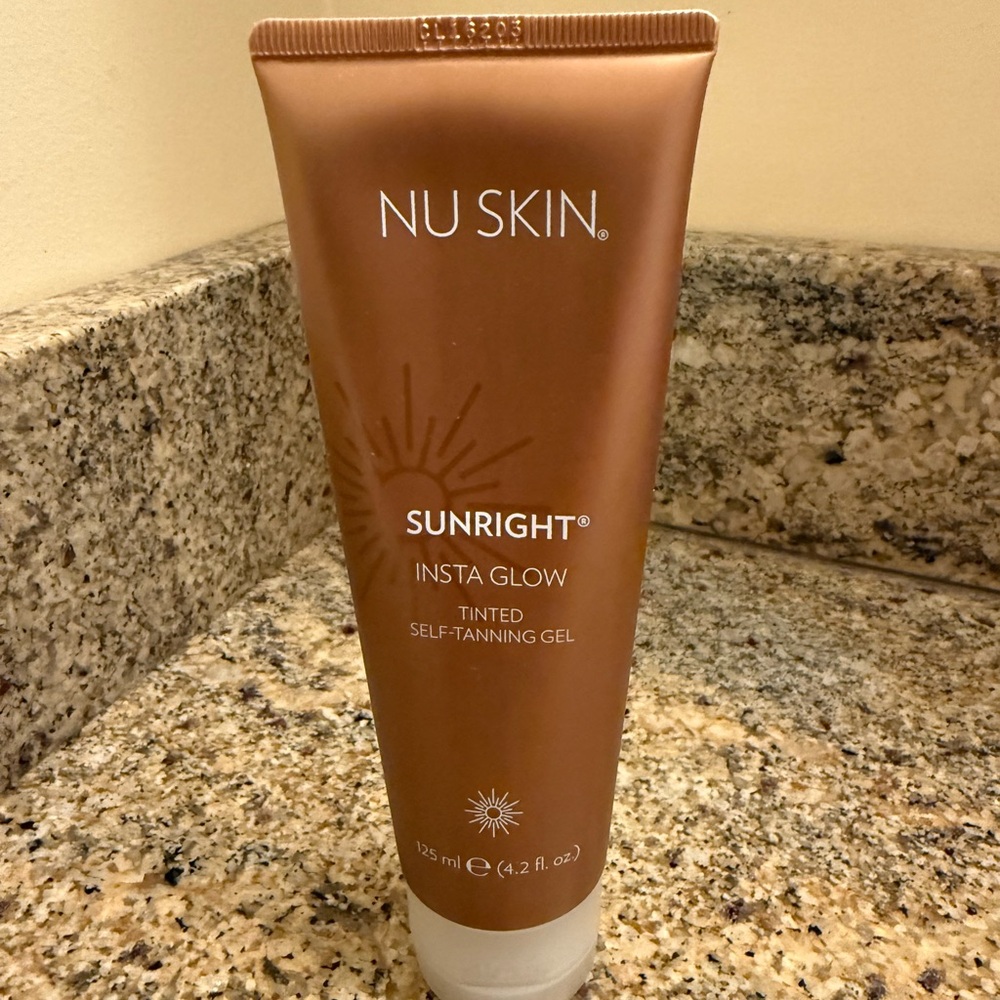 - Skin Sunright Insta Glow Tinted Self-Tanning Gel - Brown